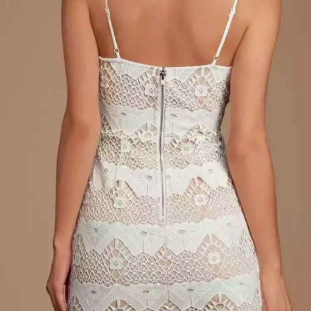 NWT-  Lulu’s Sway Away White Crochet Lace Dress- SIZE LARGE - Picture 4 of 8